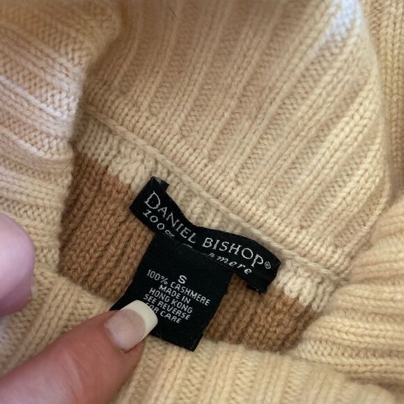 Sold sold Daniel Bishop 100% Cashmere Turtleneck Sweater Tan Ivory size - Picture 6 of 9